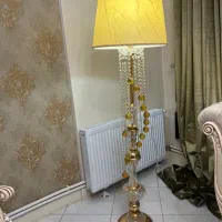 آباژور ایستاده