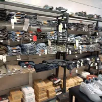 واگذاری کلیه اجناس فروشگاه پوشاک خارجی و ایرانی|فروشگاه و مغازه|خمینی‌شهر, |دیوار