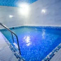اجاره ویلا استخر و جکوزی با حیاتی بزرگ
