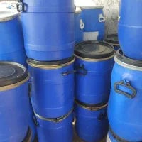 دبه و بشکه زیادن د پنیر در دار