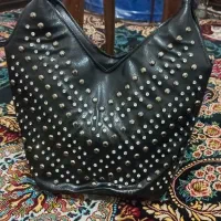 مقداری لباس کیف وکفش شال وپافر