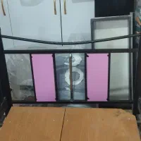 تعدادی تخت یک نفره دو نفره و دو طبقه با تشک درحد|تخت و سرویس خواب|زاهدان, |دیوار