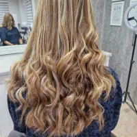 سالن تخصصی رنگ و لایت ، کراتین و احیا و کوتاهی