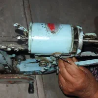 یک عدد کفاشی و یک عدد دستگاه پرس پیشکاری تکنیک کفش