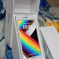 اپل iPhone 8 با حافظهٔ ۶۴ گیگابایت