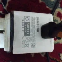یک عدد آداپتوره نو به همراه کابل..فست شارژ