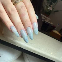 خدمات تخصصی کاشت ناخن