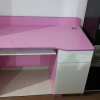 میز تحریر وکتابخانه