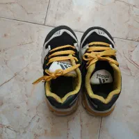 ۳جفت کفش بچه گانه ویک جفت کفش فوتبال بچه گانه