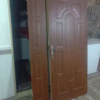 درب دو لنگه یکم شکستگی داره