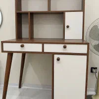 میز تحریر کتابخانه دار/نوجوان/