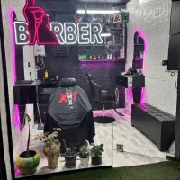 استخدام ارایشگر ماهر با مشتری