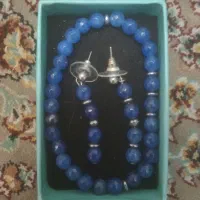 تعدادی زیورآلات بدلی