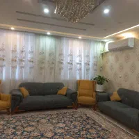 مبل ۸ نفره ،۴ کوسن و جلو مبلی و سه عدد میز عسلی