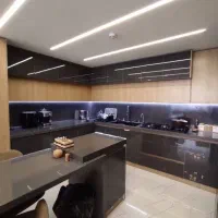 منشی نمایشگاه کابینت
