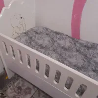 تخت کنار مادر