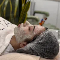 ارائه انواع خدمات پوستی(فیشال و پاکسازی)