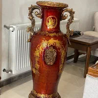 گلدان کنار سالنی