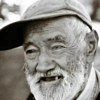 خدمات تخصصی عکس (ترمیم قدیمی، ادیت محصول، طراحی)