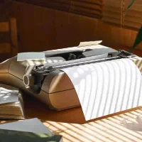 خانم جهت همکاری در انتشارات