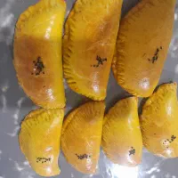 فروش انواع پیراشکی نان روغنی وسمبوسه