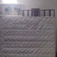 تخت دونفره چوب راش تشک رویال بخاطر نور بد افتاده|تخت و سرویس خواب|اسلامشهر, مطهری|دیوار