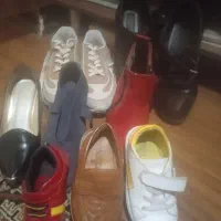 تعدادی کفش در حد نو بسیار تمیز