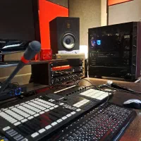 استودیو ضبط صدا و میکس و ساخت بیت