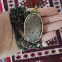 سنگ فیروزه بزرگ۶سانتی قاب نقره و تسبیح شاه مقصود|کلکسیون اشیاء عتیقه|نکا, |دیوار
