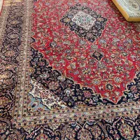 فرش دستباف ۱۵ متری و میز ناهارخوری ۶ نفره سالم