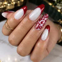 کاشت ناخن .لمینیت. ژلیش. پدیکور و کف سابی طرقبه