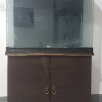 آکواریوم همراه با میز