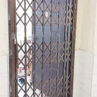 حفاظ اکاردونی و درب پنجره پی وی سی