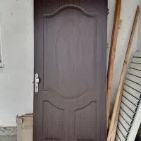 درب ورودی با چارچوب چوبی