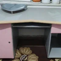 میز تحریر و کامپیوتر