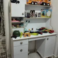 میز تحریر سالم و در حد