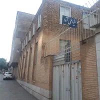 سه طبقه همراه با یک مغازه