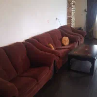 مبل راحتی 7نفره با 3میز عسلی و 1میز بزرگ