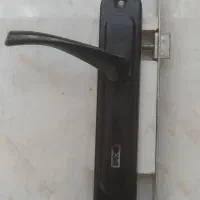 قفل و دستگیره درب اتاق کارکرده