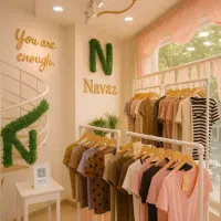 فروشنده خانم با سابقه کار در پوشاک بانوان