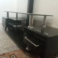 میز تلویزیون شیشه ای سامسونگ در حد نو|میز تلویزیون|مشهد, راه آهن|دیوار