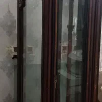 بوفه تمام چوب قدیمی کارکرده، کاملا تمیز و سالم