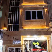 زیر زمین بر خیابان شلوغ