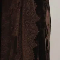 پارچه دانتل قهوه ایی دوخته شده