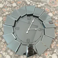 ساعت تمام شیشه ای