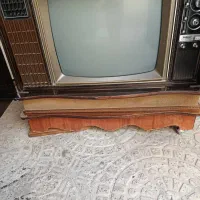 تلویزیون قدیمی|کلکسیون اشیاء عتیقه|صدرا-فارس, فاز ۱|دیوار