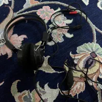 هدفون سیمی کاملا سالم بدون هیچ ایرادی