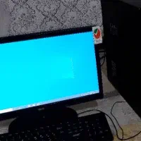 کامپیوتر با تمام تجهیزات