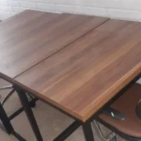 میز فلزی و صندلی چرخدار