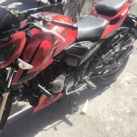 اپاچی 200 قرمز